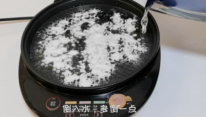 电饼档厚厚一层油垢怎么清洗 电饼铛上的焦黑如何去除