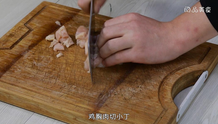 蚕豆炒鸡丁如何做 蚕豆炒鸡丁的做法