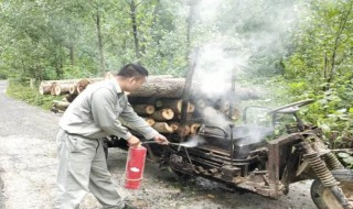 油箱着火盖上盖行吗 油箱起火盖上盖子可以灭火吗