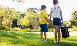 孩子在家胆子大出门胆子小怎么办 小孩在家胆子大出门胆小