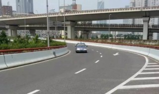 中心线道路是什么意思 中心线道路图片