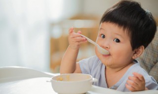 给宝宝添加辅食的小妙招（给宝宝添加辅食的小妙招视频）