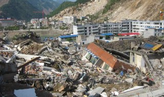 汶川大地震的感人故事（汶川大地震的感人故事20个字）