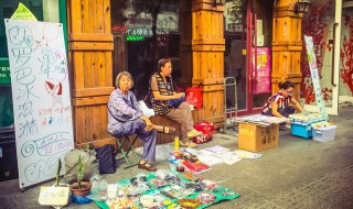 地摊能摆什么（地摊能摆什么小吃）