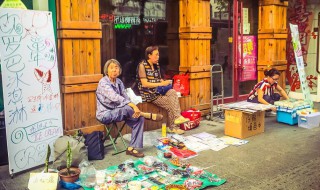 摆地摊卖什么利润大（摆地摊卖什么利润大而且独特）