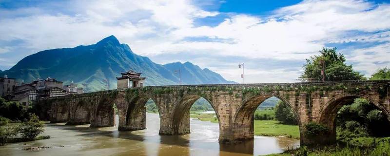 铅山县为什么叫铅山 铅山县为什么叫铅山 不叫沿山