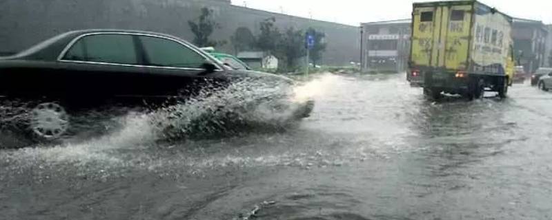 暴雨怎么形成的原因是什么（暴雨现象的原因）