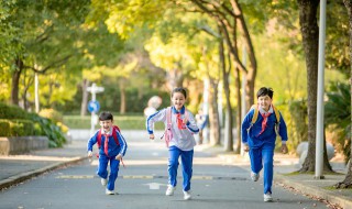 12岁男孩老是顶嘴爱发脾气（12岁男孩老是顶嘴爱发脾气怎么回事）