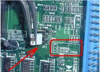 怎样对CMOS进行放电来恢复BIOS出厂设置（取出cmos电池放电恢复出厂设置）