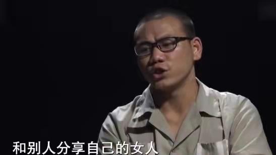 母亲当着父亲面和情夫睡，少年嫌父亲窝囊怒而杀父，2011年被判刑