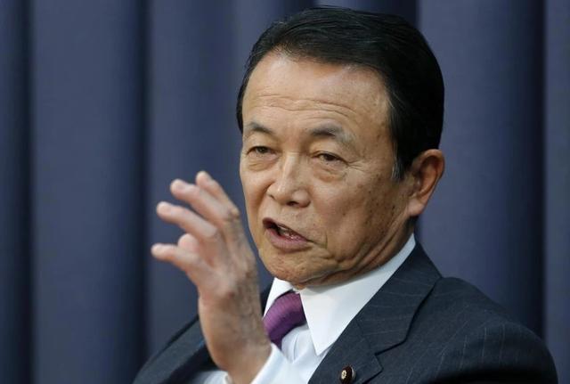 麻生太郎窜台鼓噪“表达动武意志才能避战”，岛内专家：可恶至极，坏透了