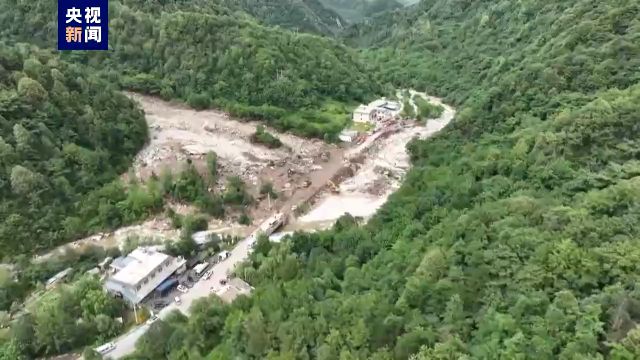 西安泥石流致2死多人失联 村民：成吨重石头冲下来，被冲毁民房为农家乐