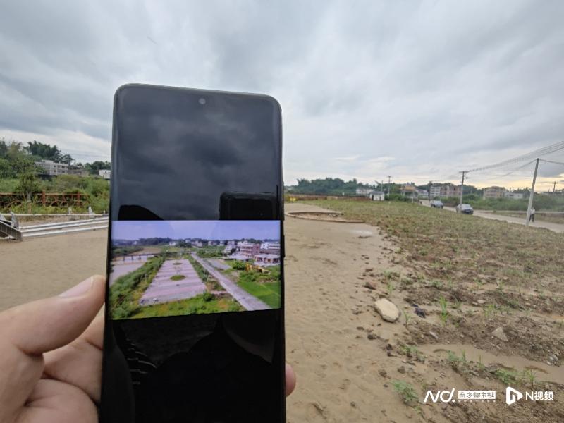 梅州一村建文化广场村民叫好