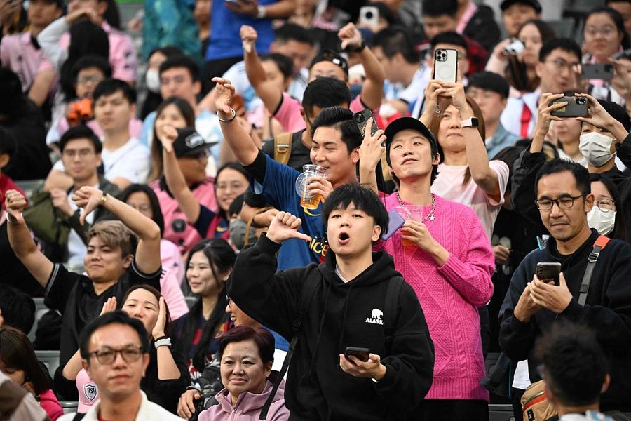 退票+嘘声！梅西没出场，香港球迷很生气