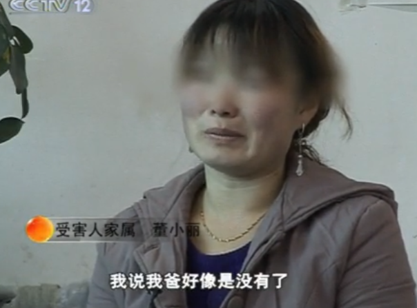 48岁男子威胁兄弟18岁女儿给他当小老婆，酒足饭饱后兄弟给他一锤