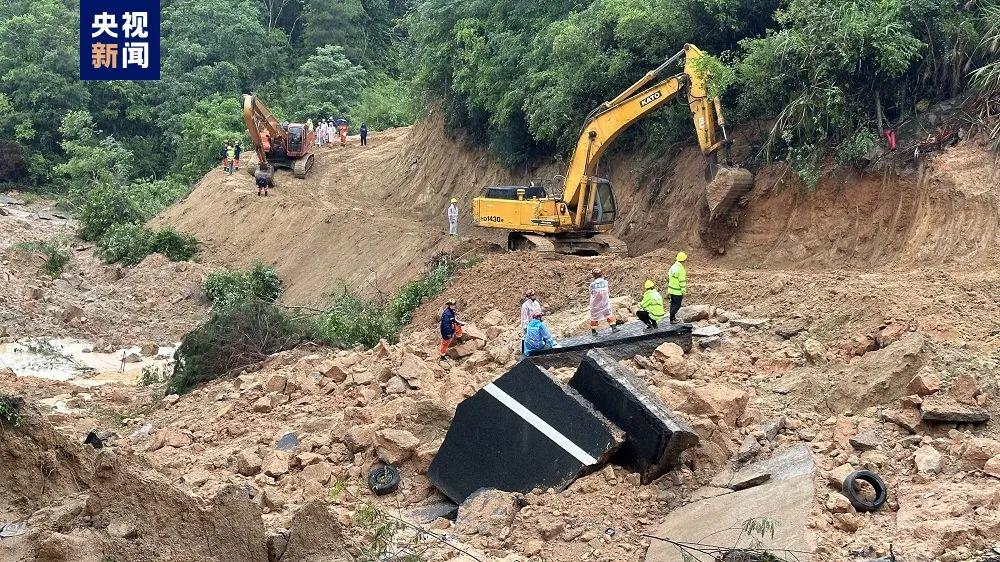 最新消息！高速塌方已致36人死亡！血库告急，市民深夜排队献血；事故路段建成通车不到十年