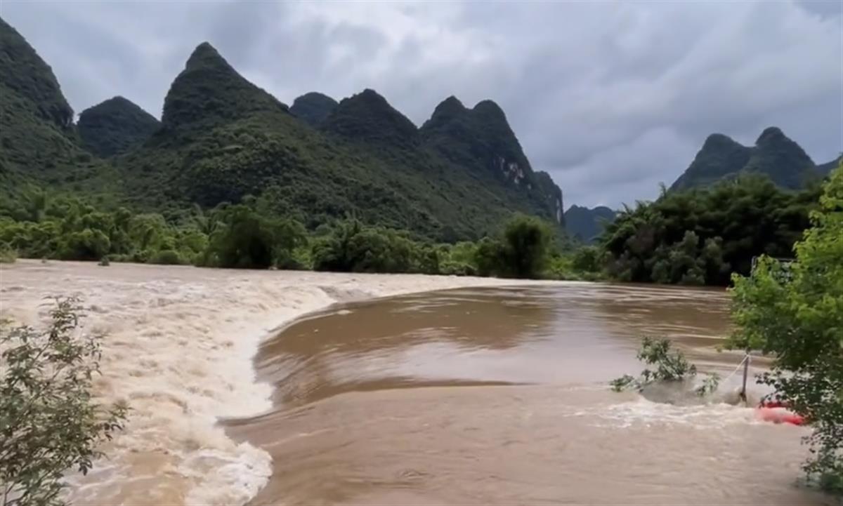 桂林暴雨致遇龙河水位突涨1米多：景区各码头已封航6天，恢复时间待定