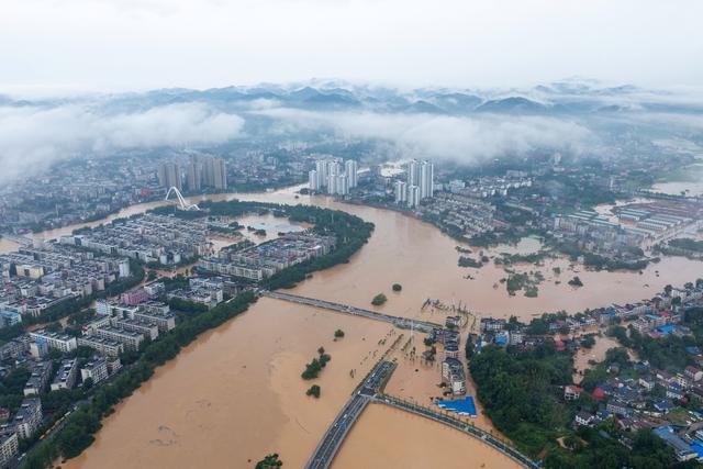 汨罗江洪水暴涨 平江县、汨罗市全社会总动员抗洪抢险